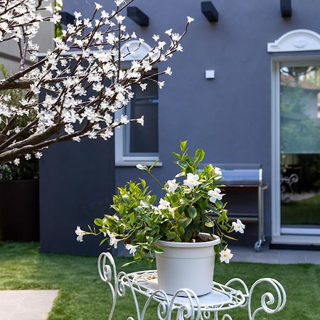Villa Monti Suites&Aparts Cesenatico Eksteriør bilde